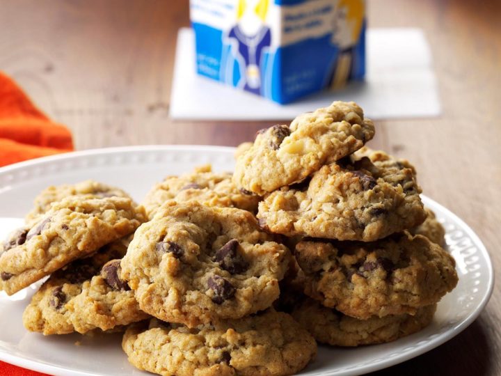 Image for Air-Fryer Chocolate Chip Oatmeal Cookies