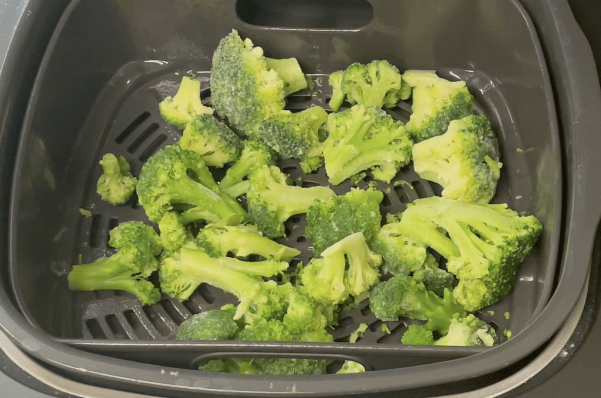 Air Fryer Broccoli in 10 Minutes!