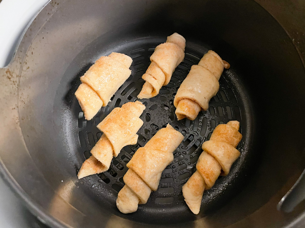 air fryer cinnamon sugar crescent rolls