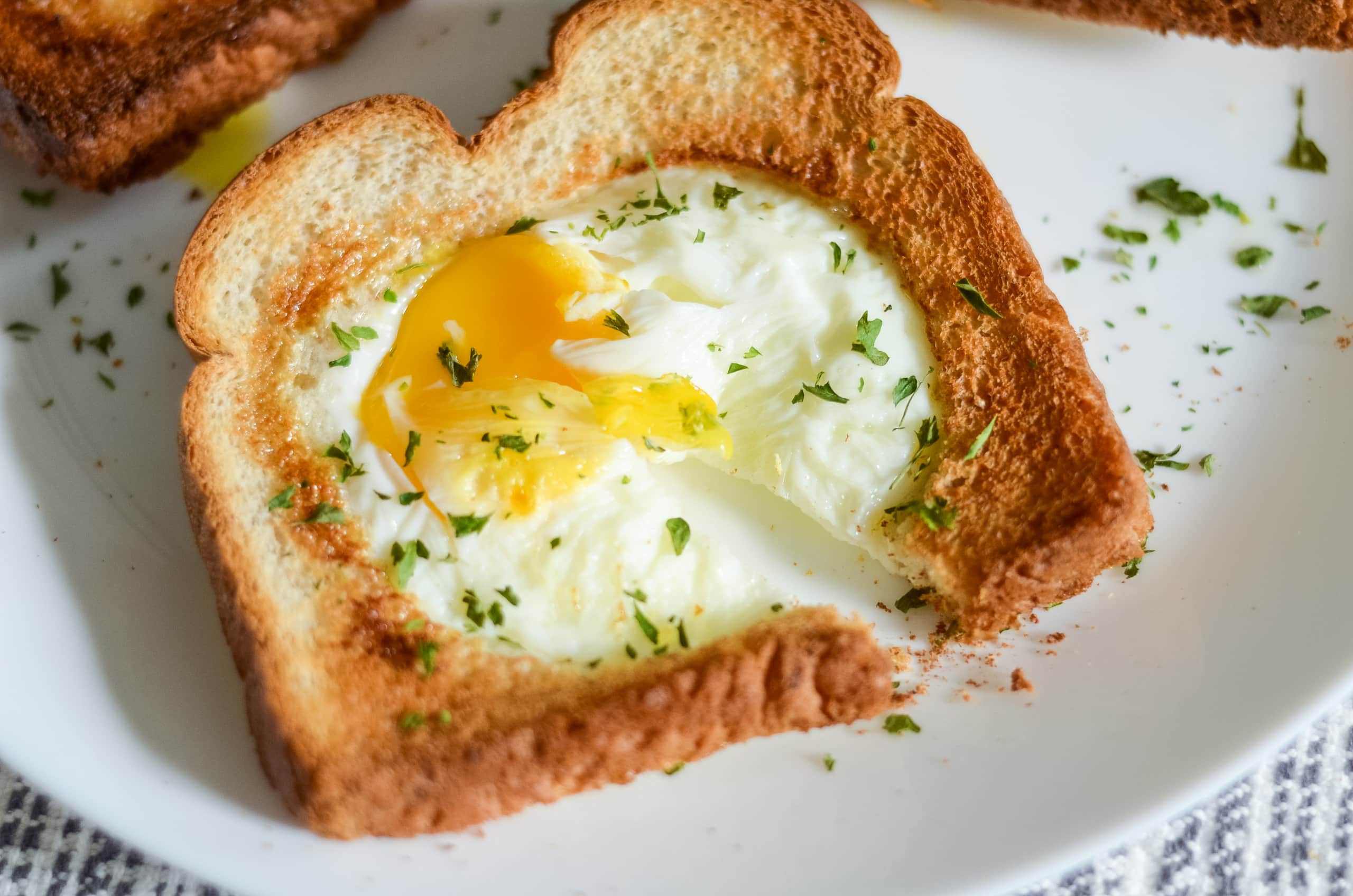 https://airfryerfanatics.com/wp-content/uploads/2022/05/air-fryer-eggs-in-a-basket-1-scaled.jpg