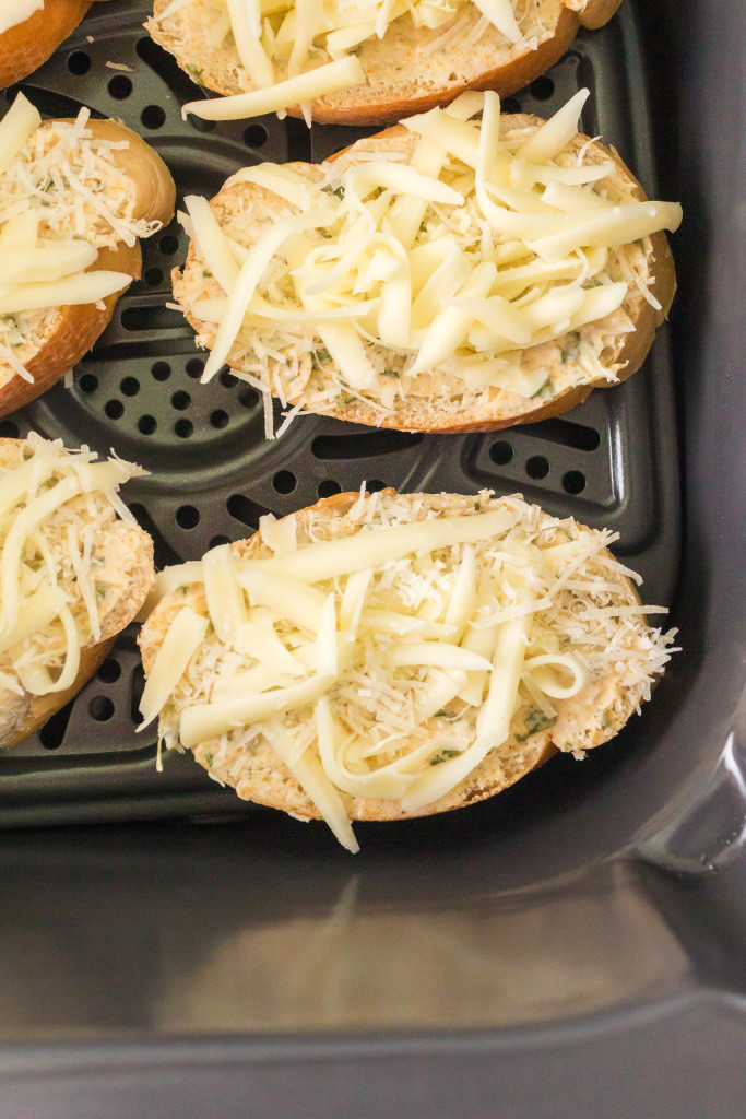 air fryer cheesy garlic bread