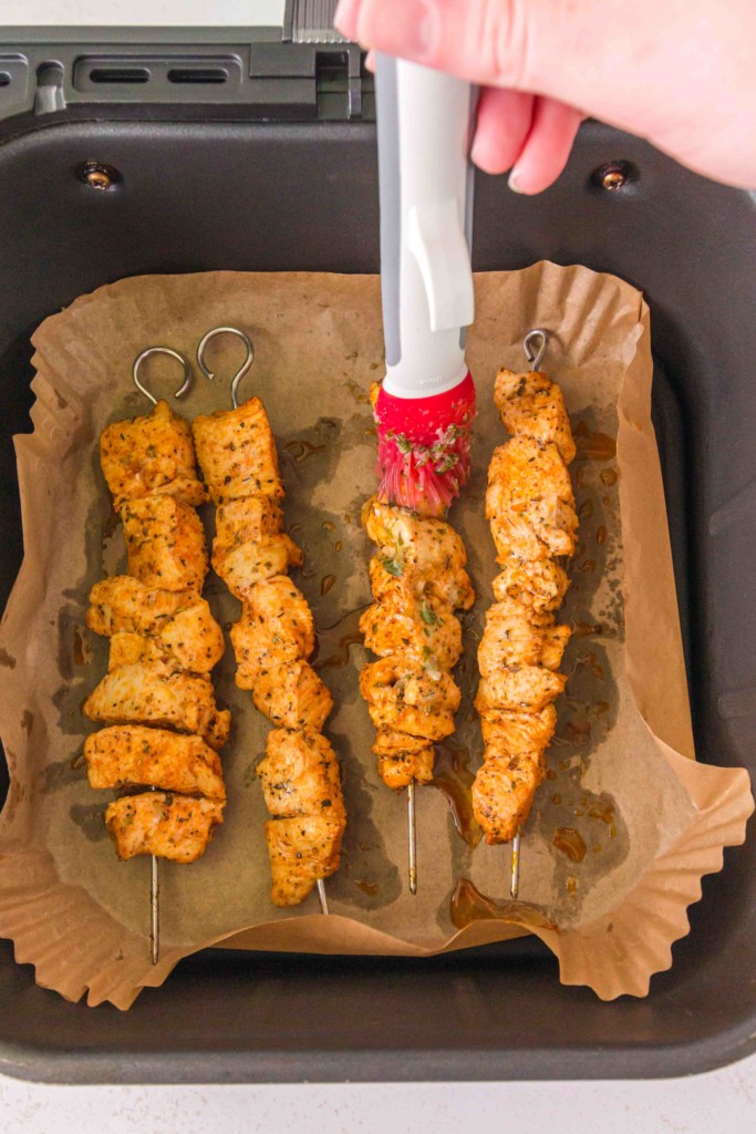 air fryer garlic butter chicken skewers
