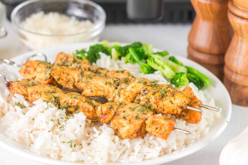 air fryer garlic butter chicken skewers